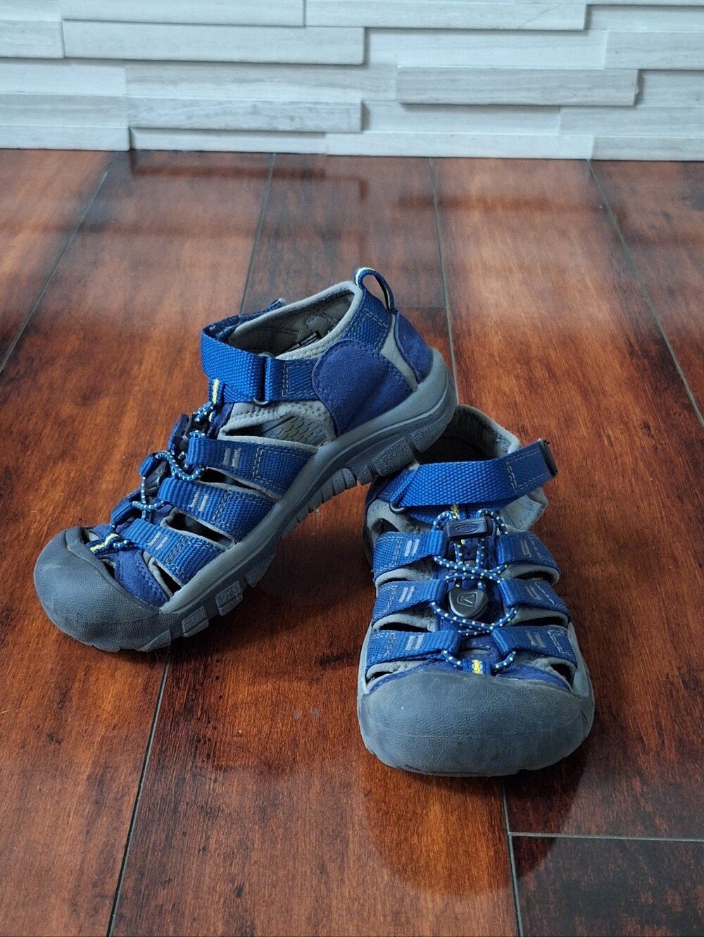 KEEN Newport H2 Blue Outdoor Water Hiking Sandals Kids Size 13 US / 31 EU